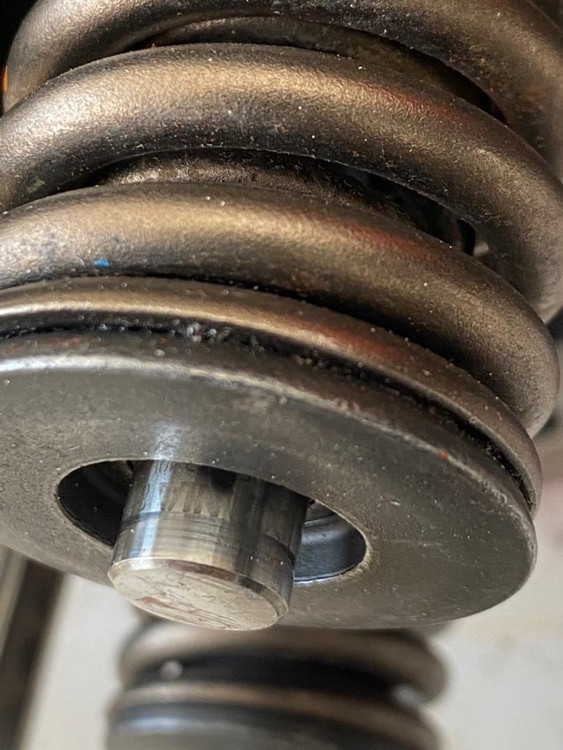 سرسیلندر ژنراتور اسکانیا ، اتوبوس گازسوز (5 سیلندر) موتور قرمز ( کامل آماده نصب) همراه با چند نکته در مورد فیلرگیری اینگونه موتورها